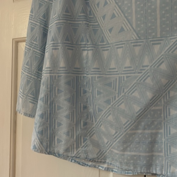 Chico’s Size 3 3/4 Sleeve Lightweight‎ Button Down Blouse Blue White Chicos XL - Picture 9 of 10